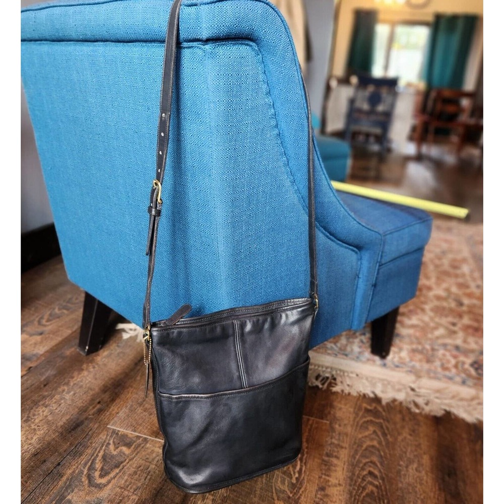 1980s Coach Bleeker Bag, Black Leather, Shoulder Or Crossbody Carry, EUC VINTAGE